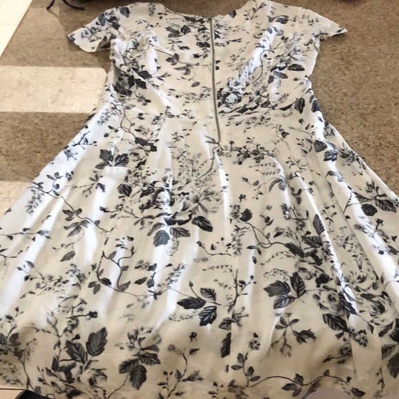 Dress - Picture 3 of 3